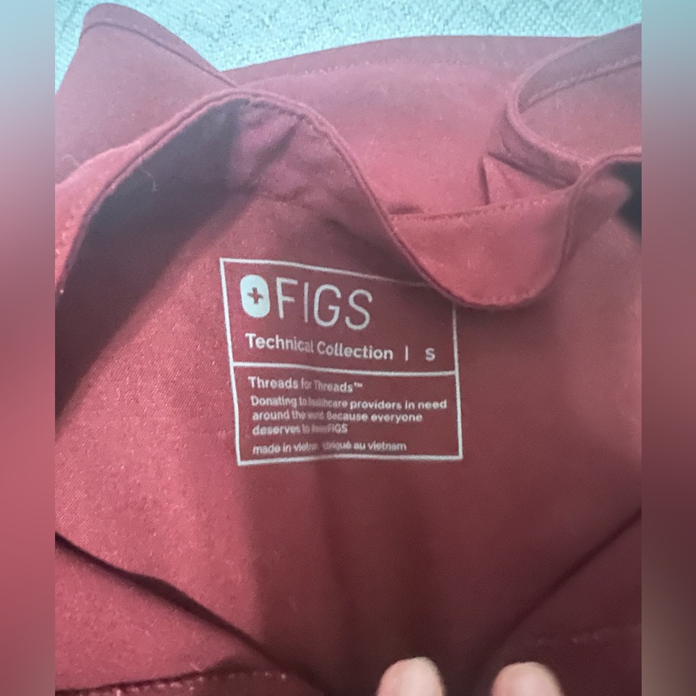 FIGS maternity scrubs - Picture 3 of 5